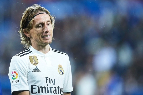 LA CARA LO DICE TODO. Luka Modric no encuentra respuestas dentro del campo.