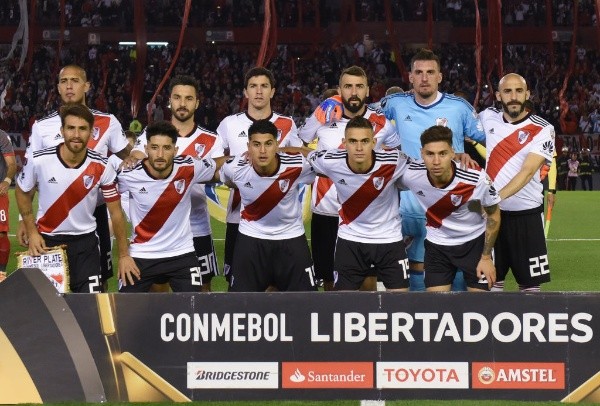 Gonzalo Montiel en el duelo ante Independiente.