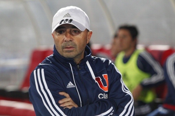 Sampaoli dirigiendo a la U.