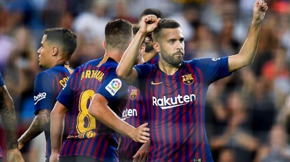Jordi Alba celebra un tanto en Barcelona.