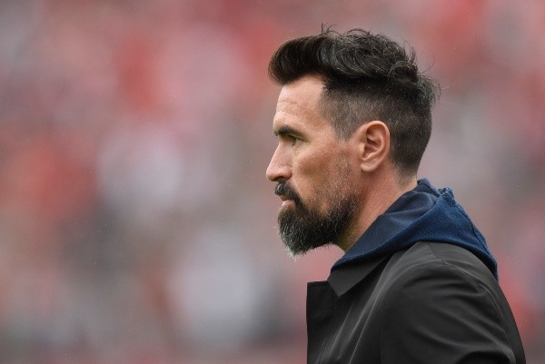 Eduardo al mando de Colón, su último club