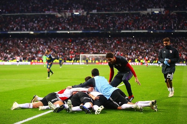 Los jugadores de River festejan tras el gol del Pity. (Getty)