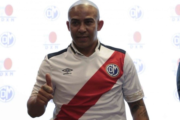 Arévalo Ríos presentado en Deportivo Municipal.