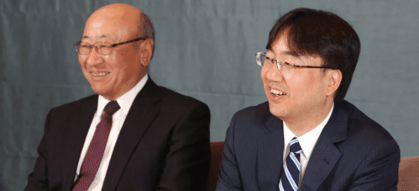 Shuntaro Furukawa, Presidente de Nintendo Co., LTD (derecha)