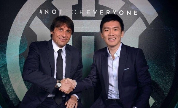 Conte junto a Zhang, presidente del Inter.