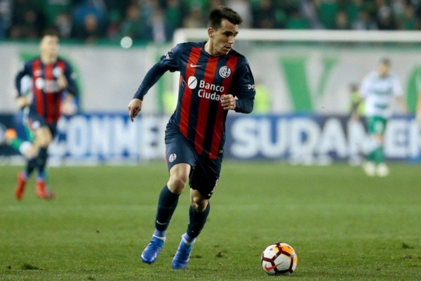 Pablo Mouche con la camiseta de San Lorenzo.