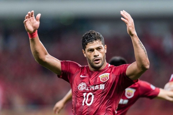 Hulk jugando para el Evergrande.