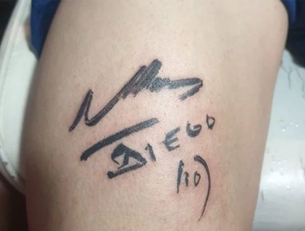 Así quedó la firma de Diego Maradona.