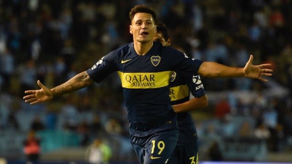 Mauro Zárate con la camiseta de Boca.