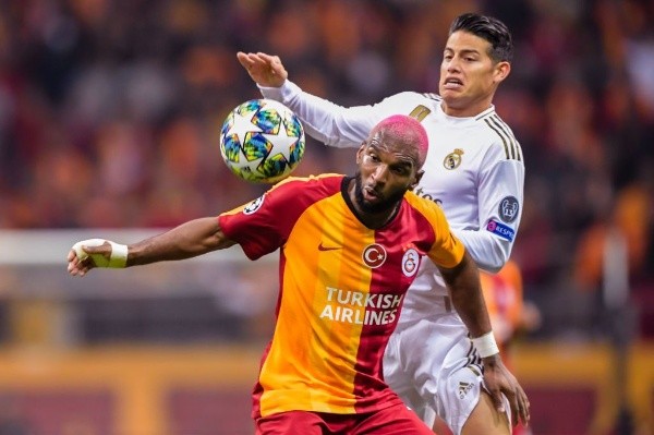 James enfrentando en Estambul al Galatasaray – Foto: Getty Images