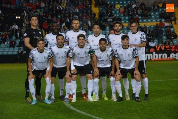 Calderón posa junto a sus compañeros de Salamanca.