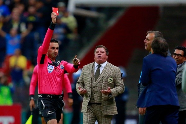 Miguel Herrera y Guillermo Almada ven la roja tras discusión (JAM MEDIA)
