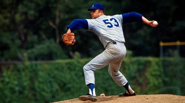 Fue líder en golpes a bateadores en la Liga Nacional por cuatro temporadas consecutivas.