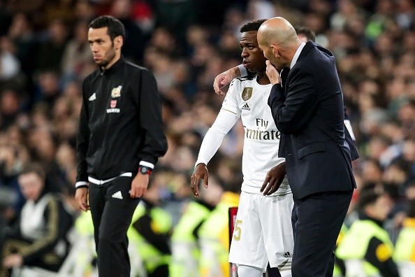 Zinédine Zidane, técnico do Real Madrid, e Vinicius Junior, atacante madrilenho