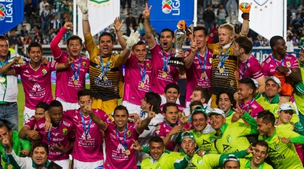 La plantilla de León celebra la obtención del título tras vencer al Pachuca.