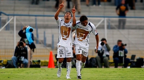 David Toledo y Francisco Palencia, figuras de Pumas en el duelo ante Tecos.