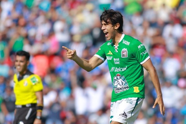 Macíasconvierte el gol triunfo ante Querétaro por el torneo Apertura.