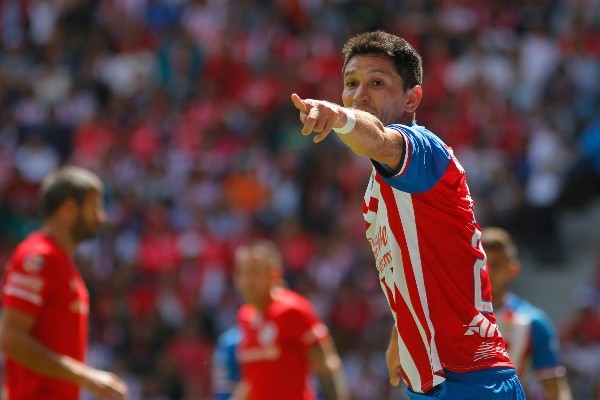 Molina da indicaciones en el ecuentro frente a Toluca por el Apertura 2019.