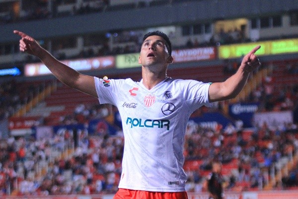 Salas festeja uno de sus tantos frente a Atlas.