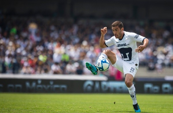 Vigón demuestra su talento a la hora de controlar el balón.