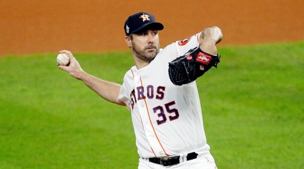 Es uno de los lanzadores más importantes de la liga.