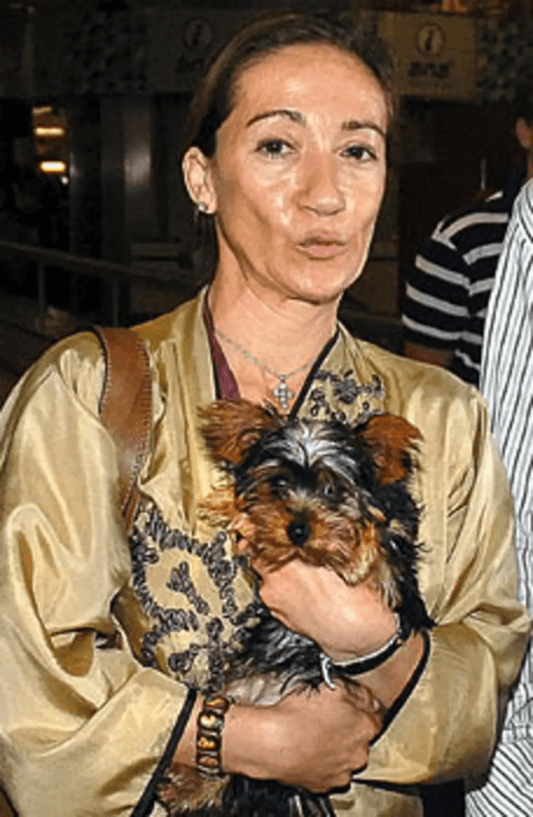 Leya, en brazos de Tami Mourinho, esposa del entrenador