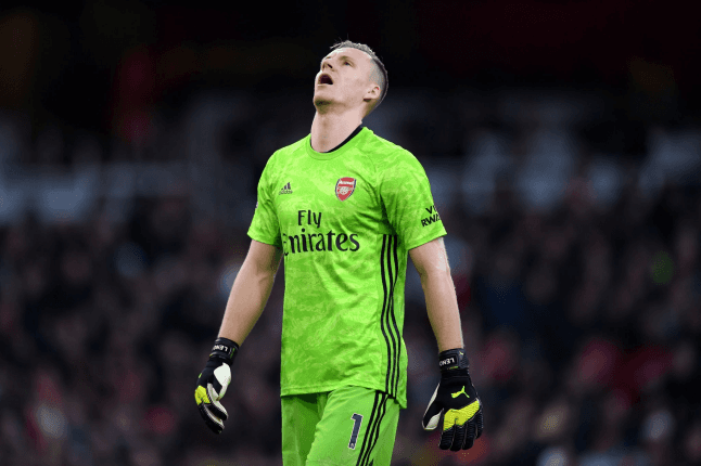 Mira al cielo y no lo puede creer: Leno se lamenta por su error garrafal