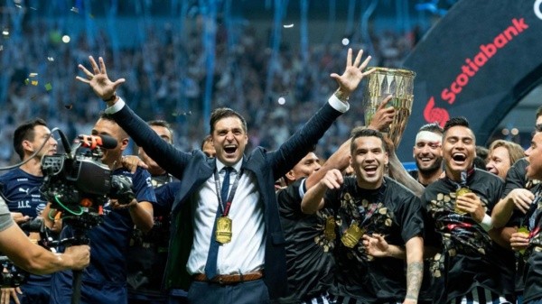 Diego Alonso, tras conquistar la Concachampions 2019 con Rayados.