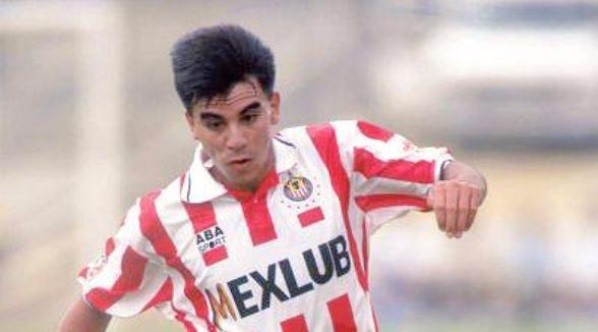 Fue parte de la plantilla del Chivas campeón del Verano 1997 (Foto @FutbolOptico).