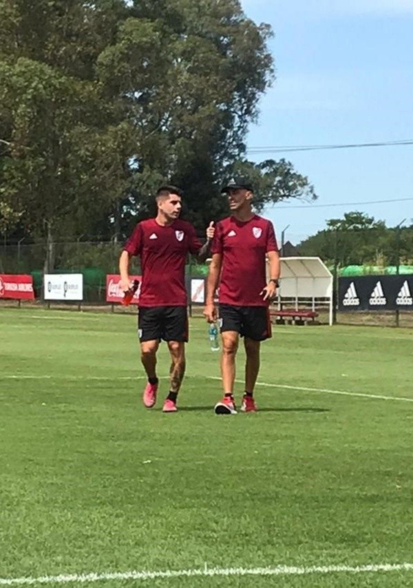 Andrade se entrena con un preparador físico. (Foto: Olé)