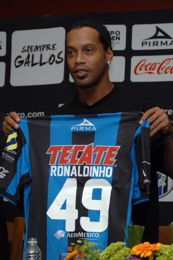 El fichaje de Dinho fue anunciado el 05/09/14