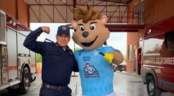 Pachus en la Subestación de Bomberos de Hidalgo (Foto @Tuzos).