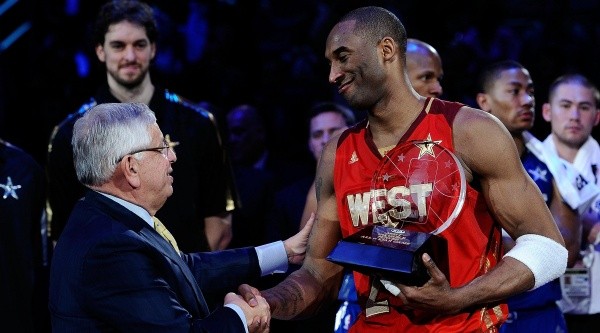 Recibiendo el premio al MVP del All Star 2011.