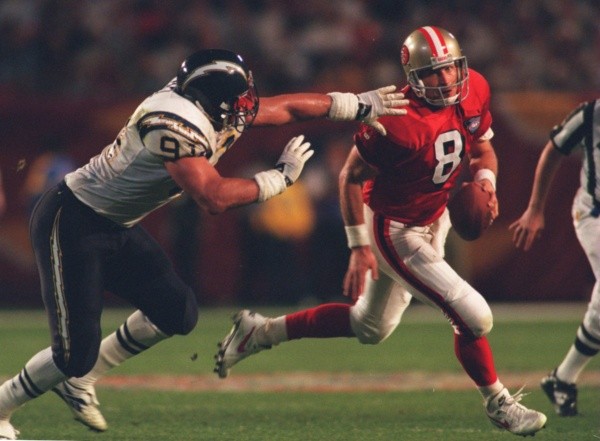 Young, con el número 8, MVP del Super Bowl XXIX