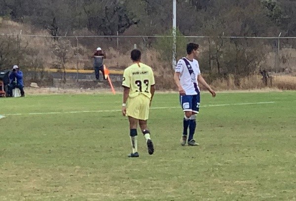 Leyva debutó con ropa improvisada