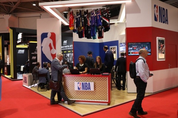 El stand de la NBA, presente en Sportel Mónaco 2019.