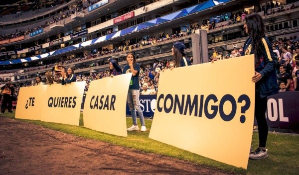 La propuesta ocurrió en el entretiempo del partido