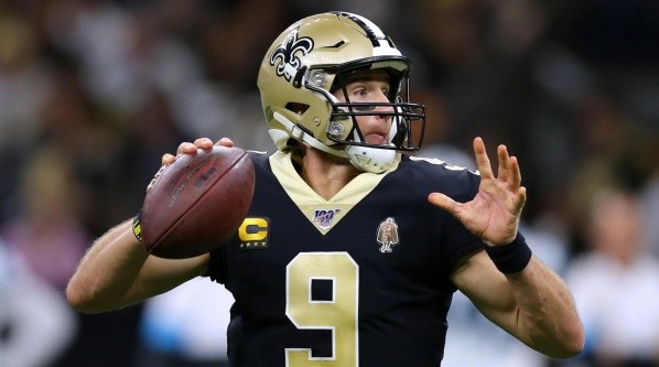 Continúa destacándose como quarterback de los Saints.