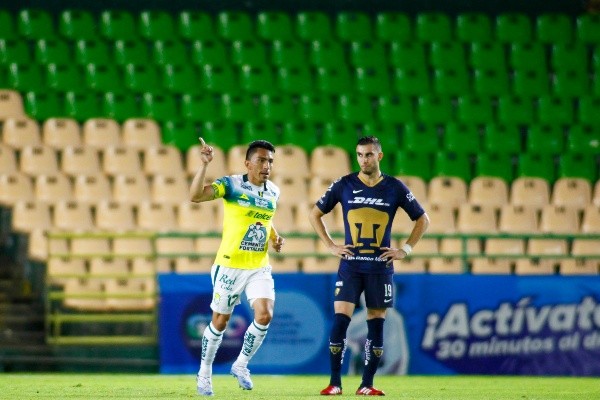 Mena grita su gol frente a Pumas.