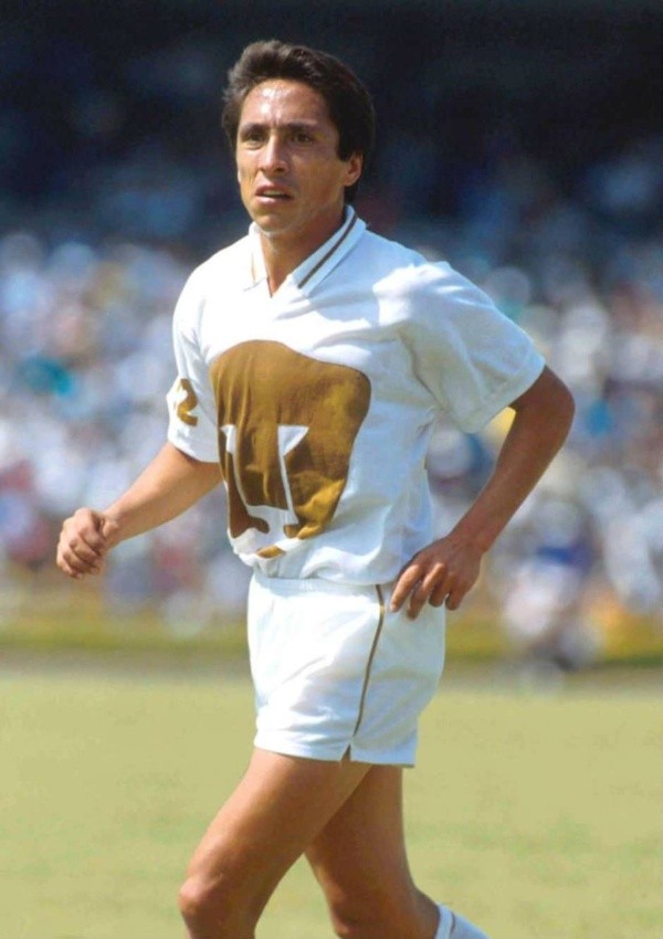 MANUEL NEGRETE: El hoy alcalde de Coyoacán ganó cuatro títulos internacionales más la Liga MX 1981 con Pumas.