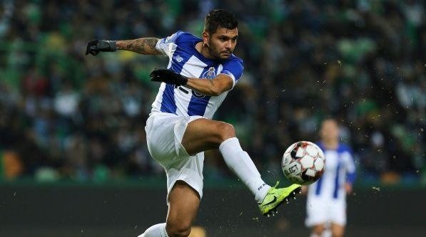 Corona playing for FC Porto.