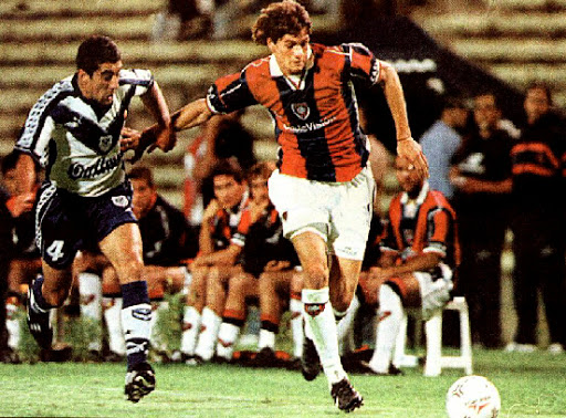 Saric, en un partido frente a Vélez.