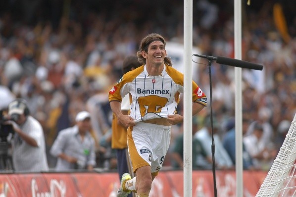Bruno Marioni en el Clausura 2004 con Pumas (JAM MEDIA)