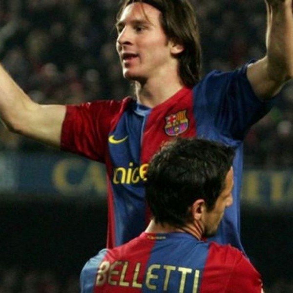 Lionel Messi junto a Juliano Belletti.