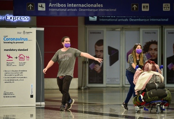Repatriados llegando a suelo argentino. (Foto: Getty)
