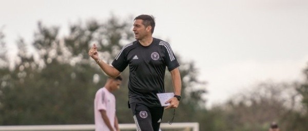 Diego Alonso dirigiendo un entrenamiento de Inter Miami. Foto: Inter Miami Oficial.
