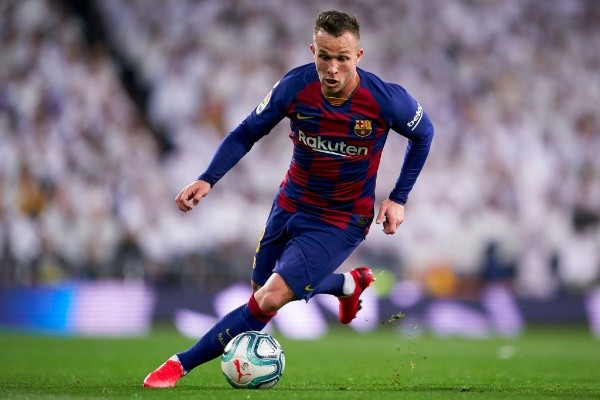 Arthur con la camiseta de Barcelona. (Foto: Getty)