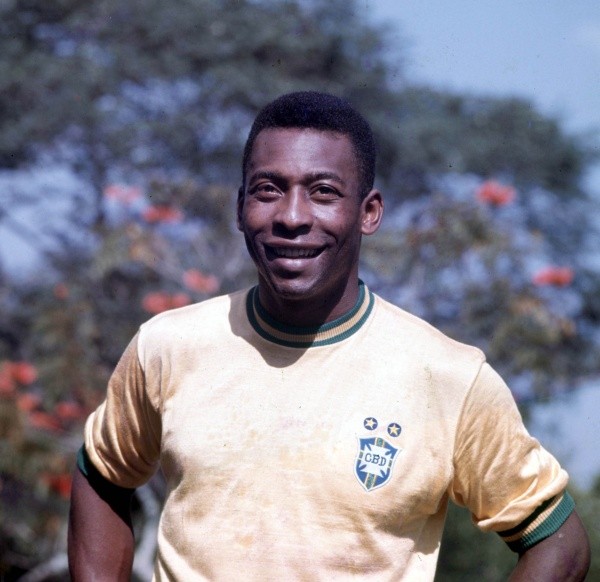 Pelé con la camiseta de la Selección Brasileña. (Foto: Getty)