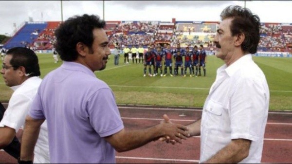 Hugo Sánchez y La Volpe se saludan, cuando todavía no se sacaban chispas.