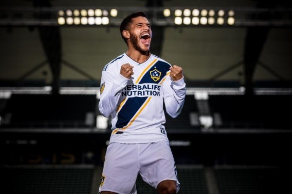 Jonathan dos Santos, emblema de Los Angeles Galaxy.